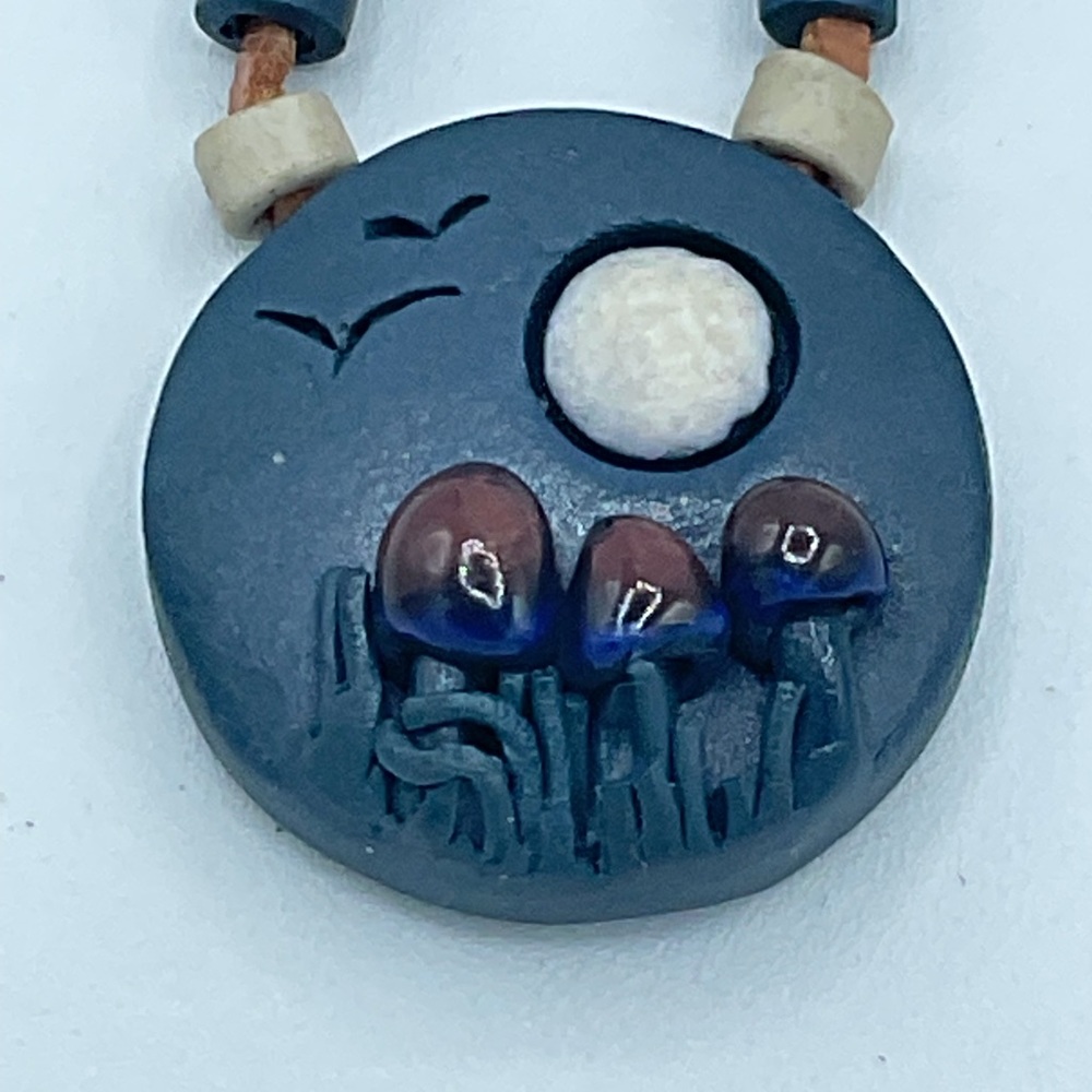 “HANDMADE” VINTAGE MUSHROOM, MOON AND GULLS           POTTERY PENDANT NECKLACE. - Picture 6 of 11